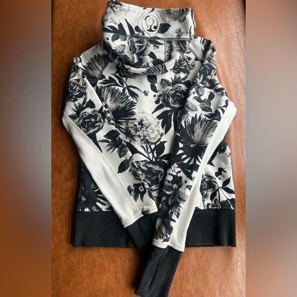 Lululemon Black + White Floral Scuba Hoodie - Picture 4 of 11